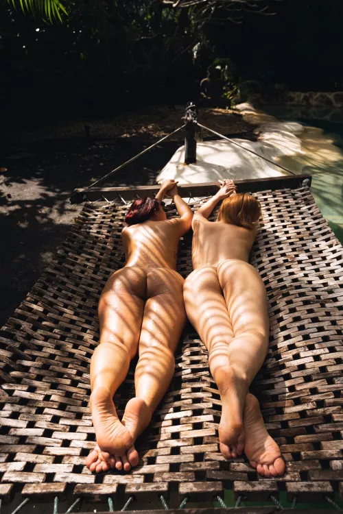 Does anyone know the name of the person on the left and/or right? I remember downloading this image from Twitter, but I forgot their names.