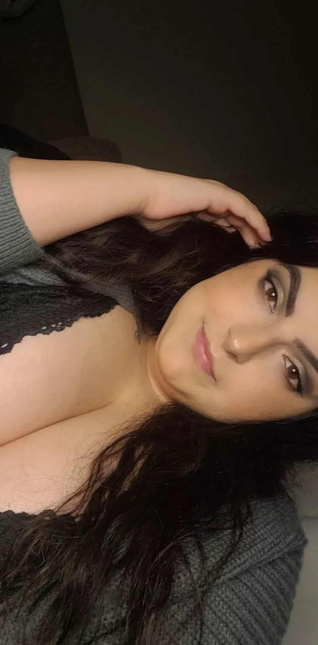 don't be shy say hi 🖤