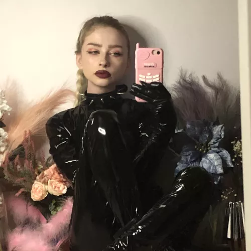 [F] I like how the phone case fit into this picture :D