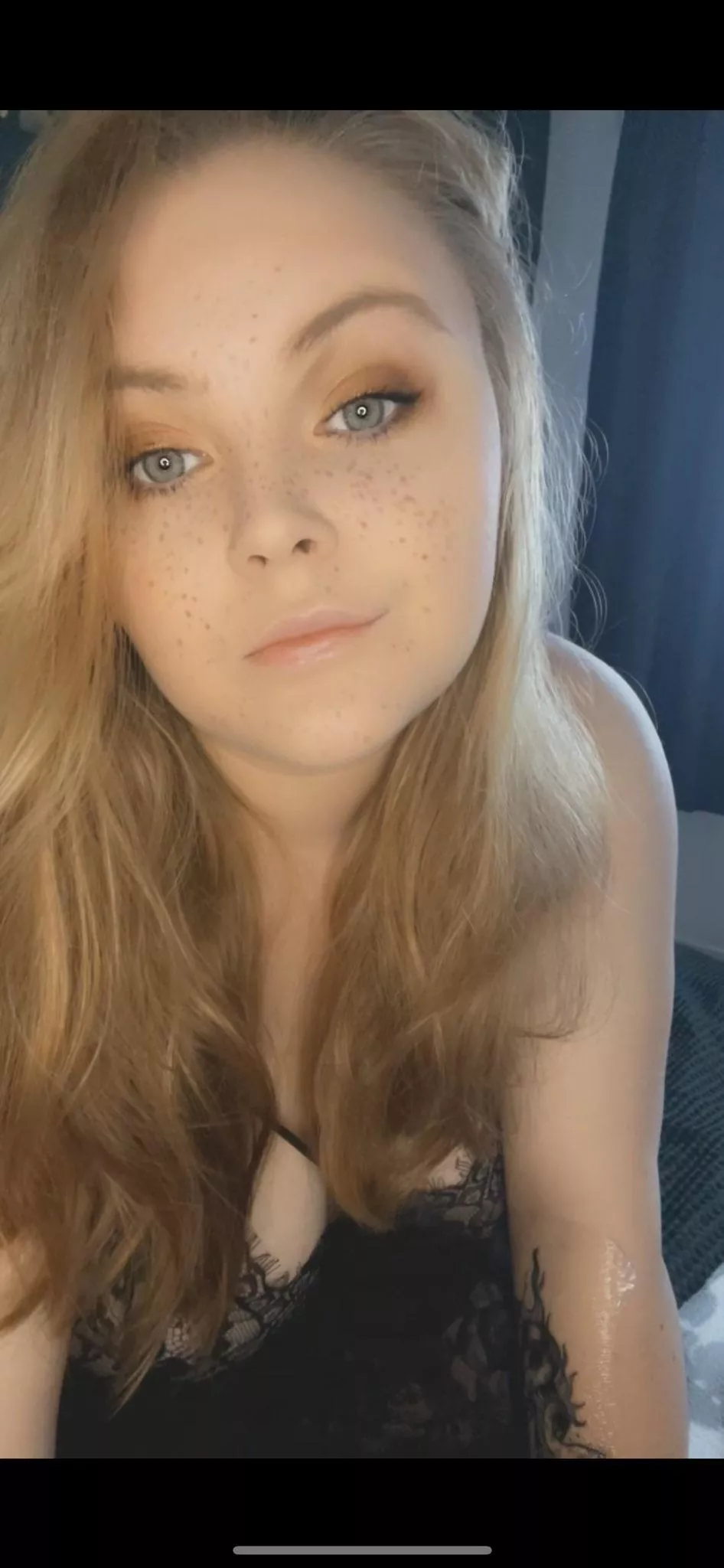 F18+ Have a lazy Sunday in bed with me