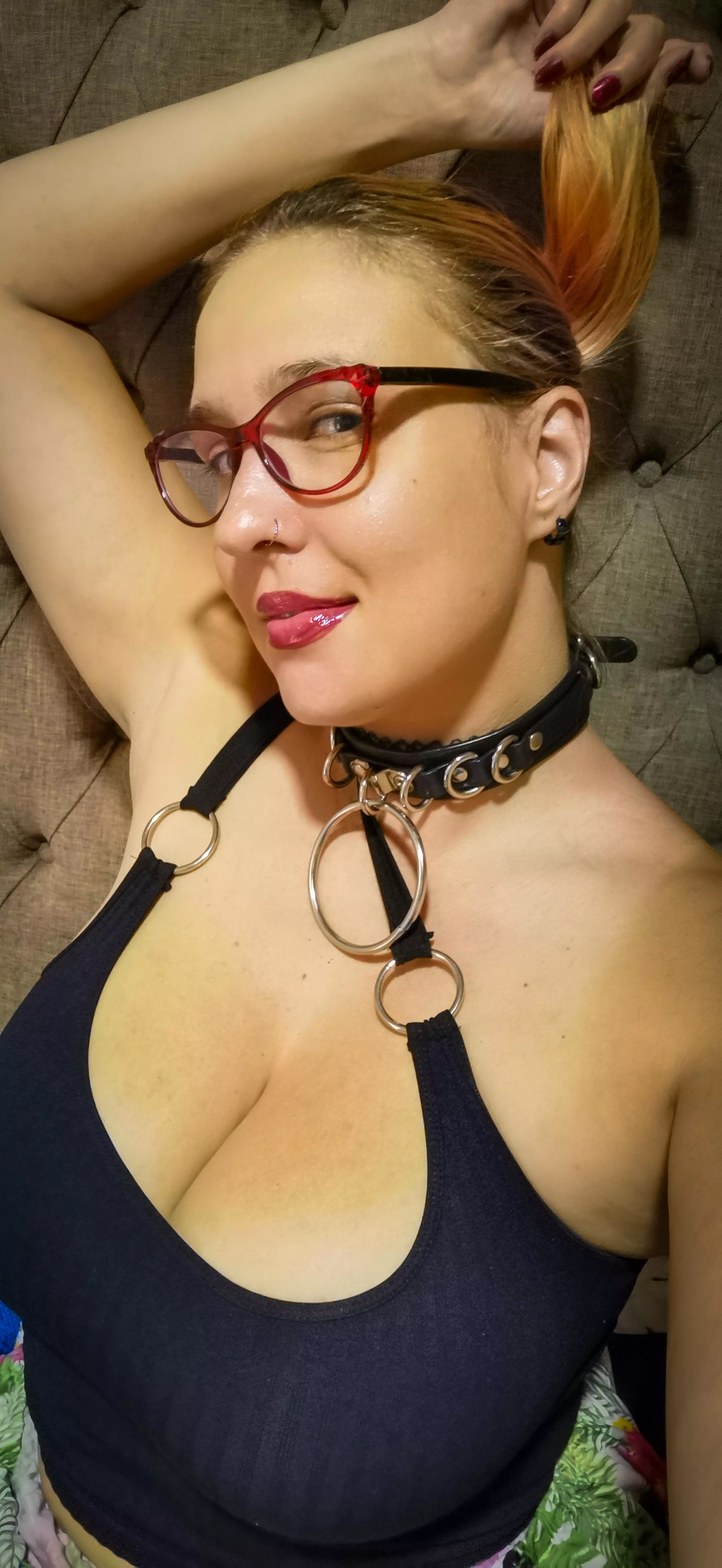 Feeling myself in these red glasses 😍