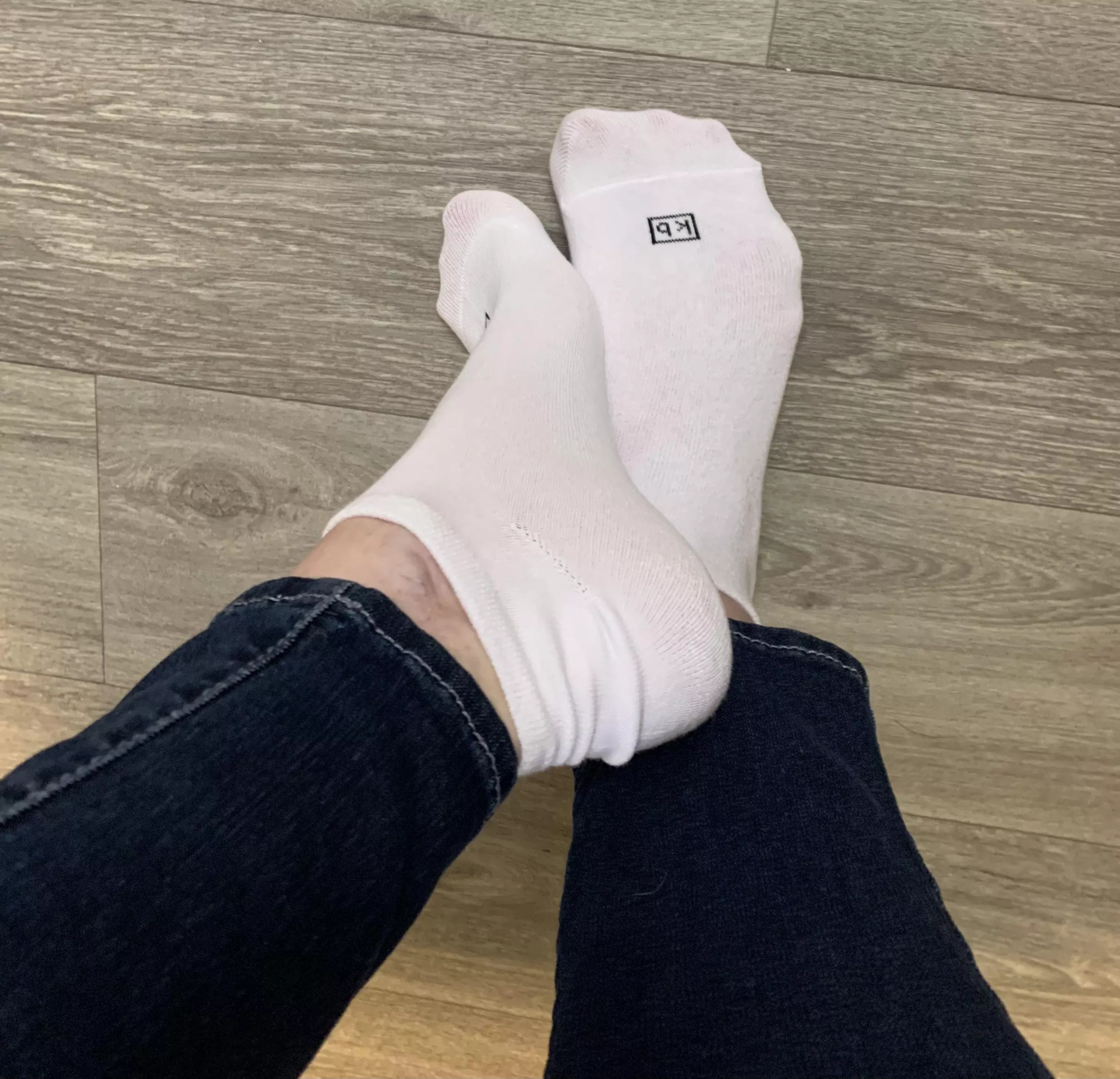Fresh white ankle sock hotness!