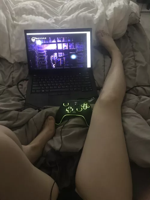 Gamer girl legs