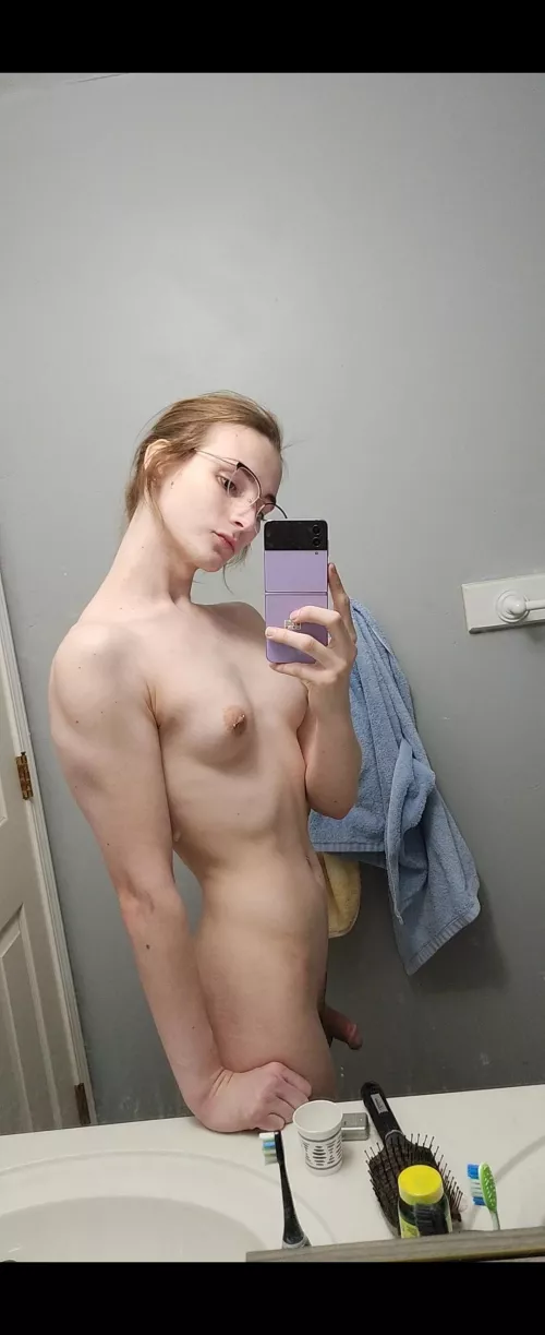 hi im clementine 😁