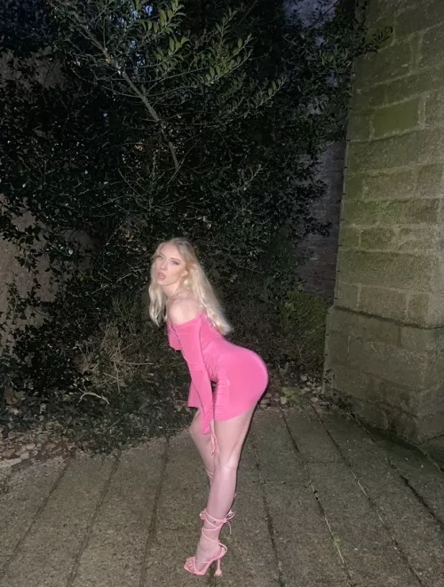 How do you like it when I bend over in tight clothes? 😏