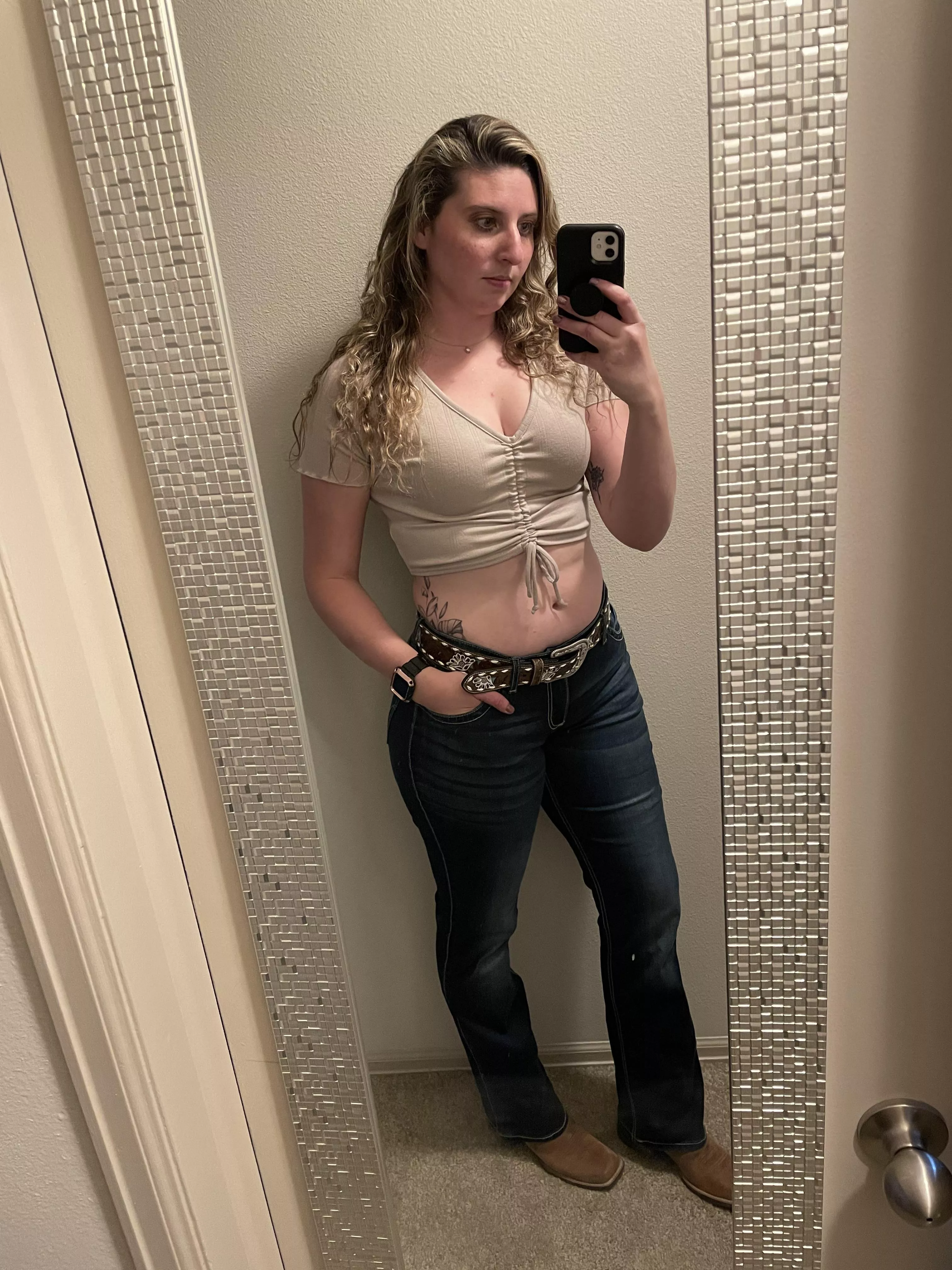 Hubs is asleep anyone want to talk? Would love to talk to anyone!