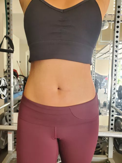 I don't think I could possibly workout wearing anything that covers my midriff 😁