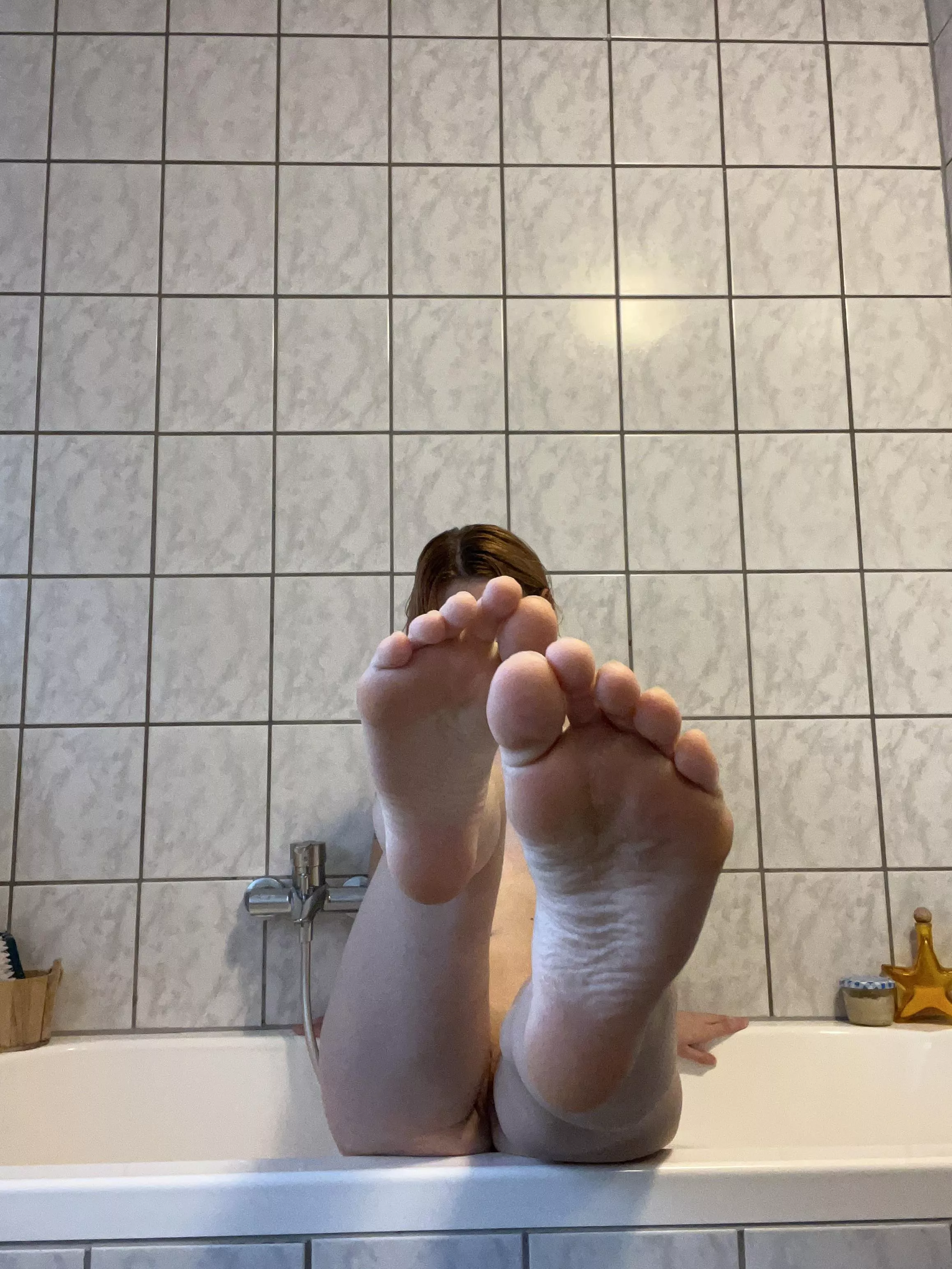 i need my toes sucked