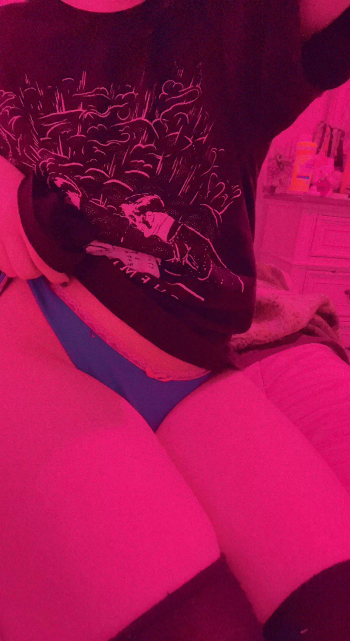 I want someone to rub my thighs. :3