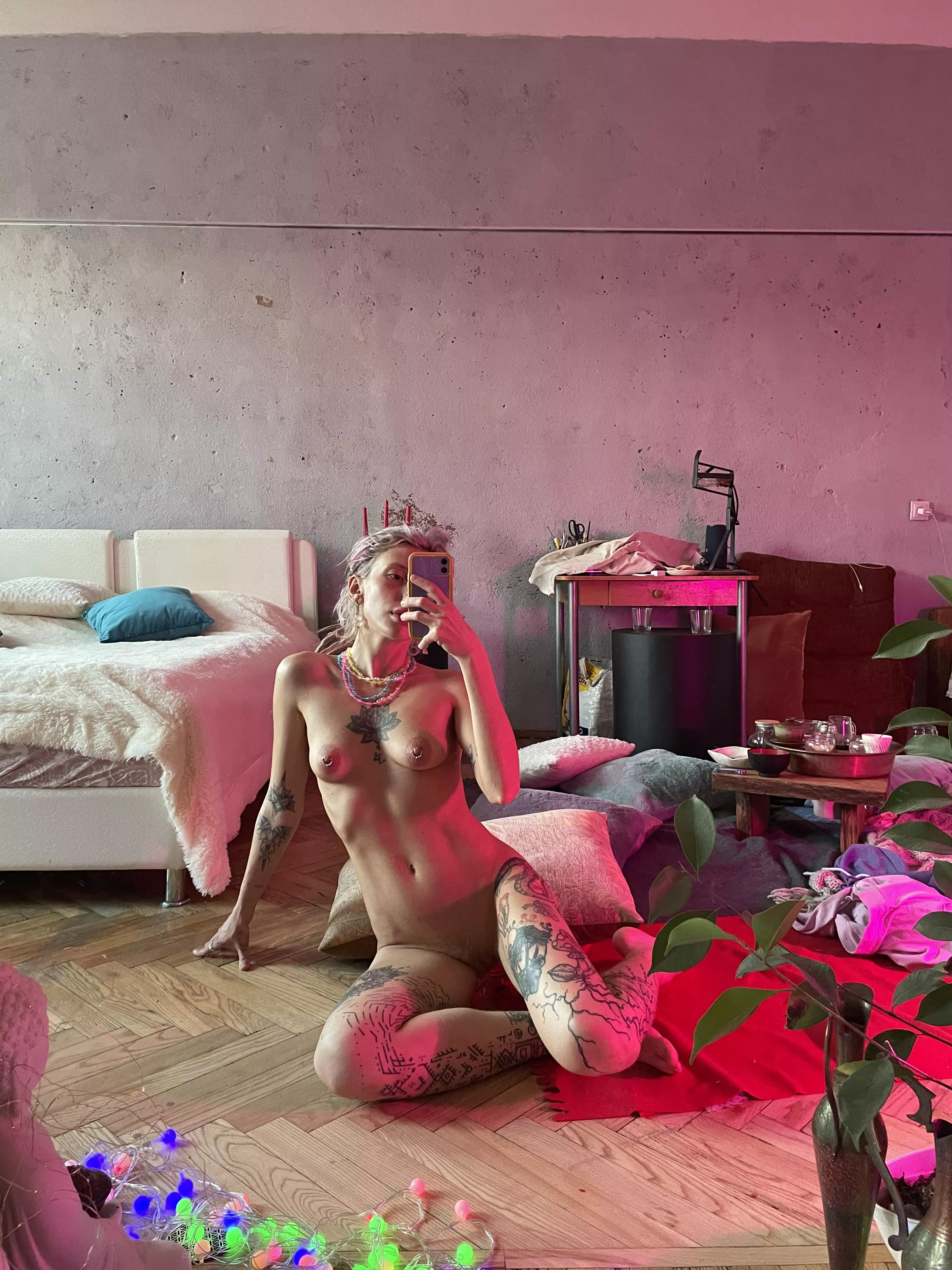 I'm lonely in this room