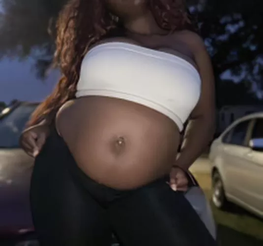 I'm now sharing this account with my friend jude! I hope you like her belly as much as I do! :) 🐷🐷