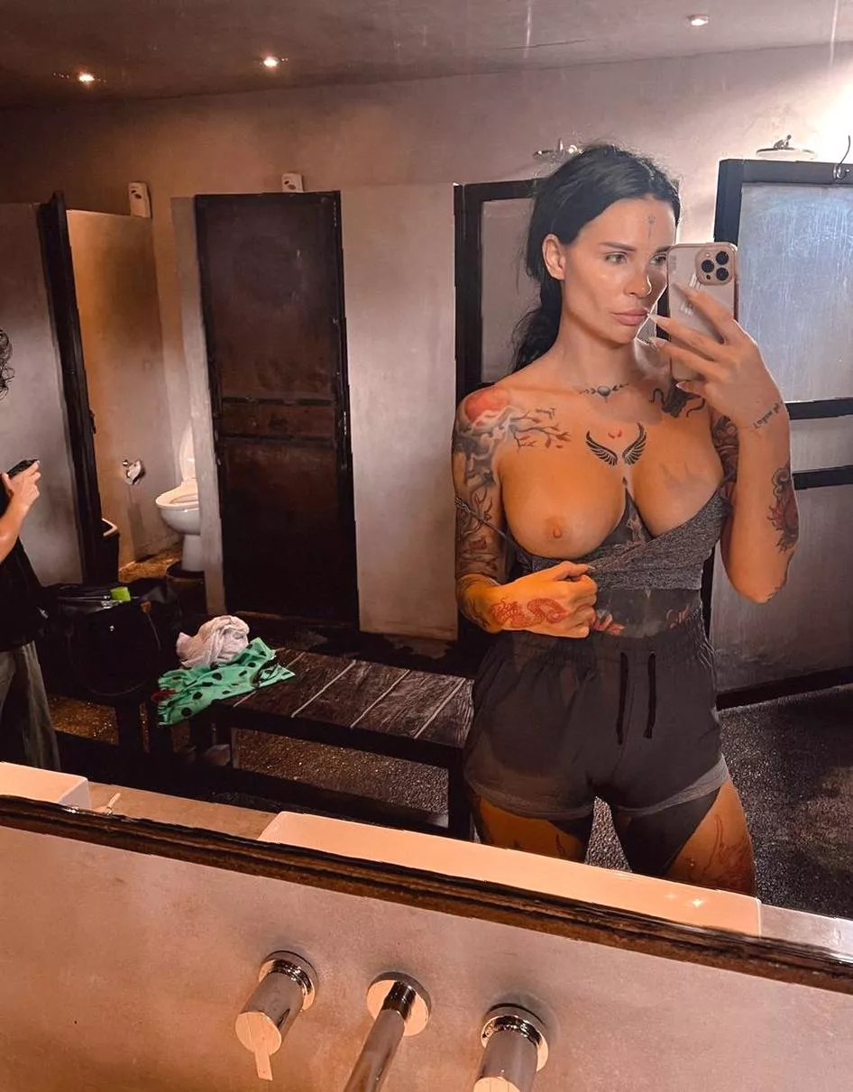 [Image]Dear boob connoisseurs, I hope this will spark your interest