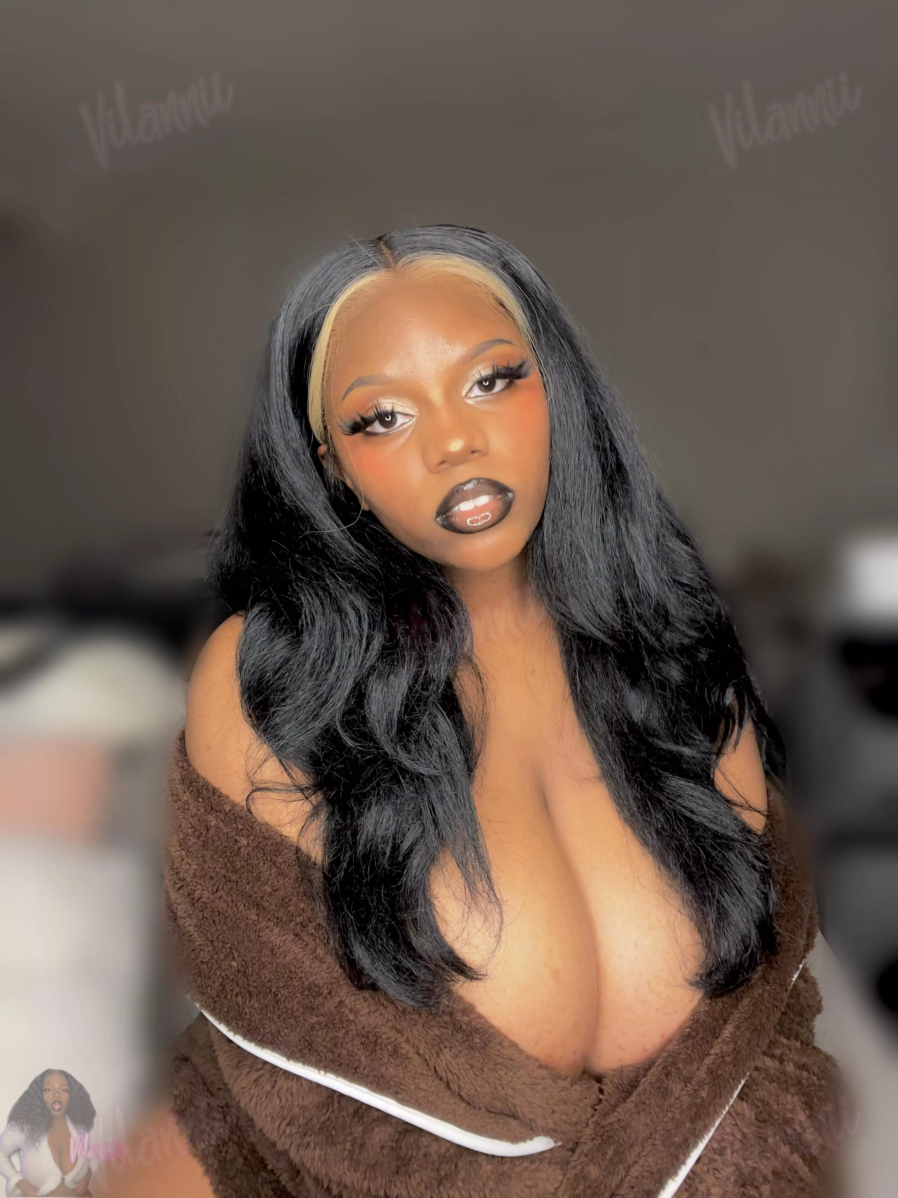 Is my cleavage longer than your dick? 😽