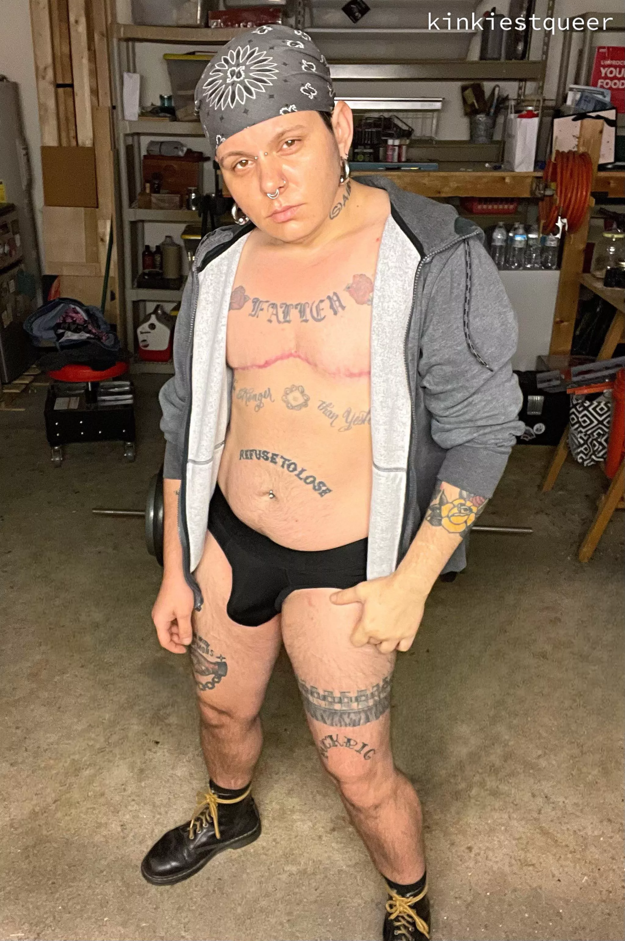 Kinda wanna pull my jockstrap to the side and straddle/grind someone’s mouth until neither of us can breathe 🙃😈