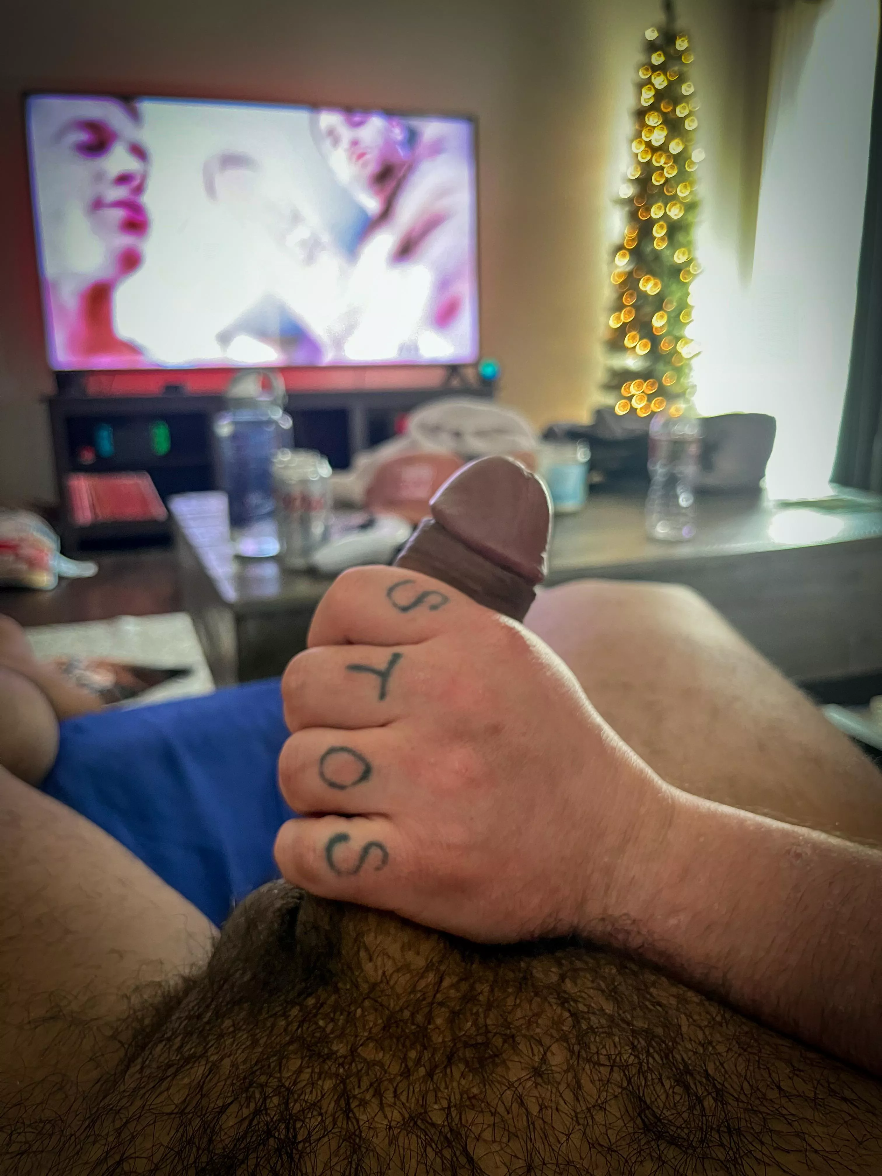 Lend your bro a hand this Christmas 😇