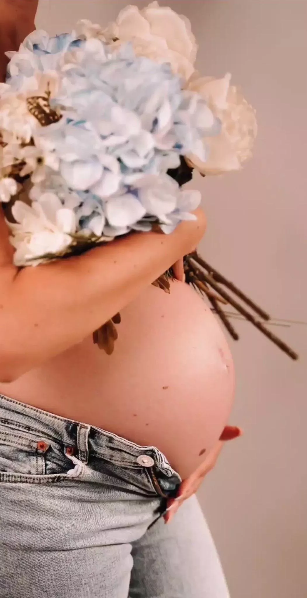 Lovely big belly 🥰