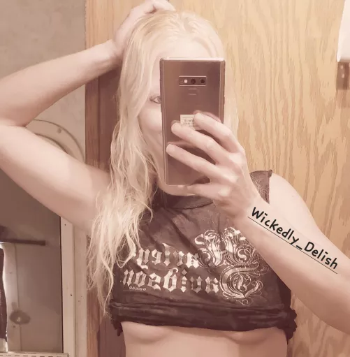 My husband worked me up yesterday then left me hanging while he's gone for the week. Anyone wanna help a girl out? 🤫😁 {F OC}