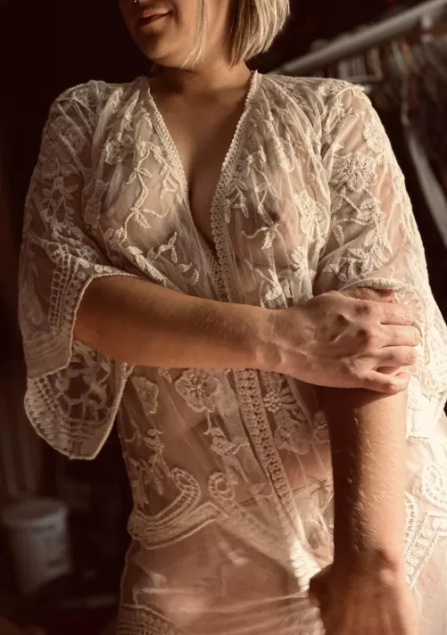 Offering my wife to the men, so they can bust a nut.