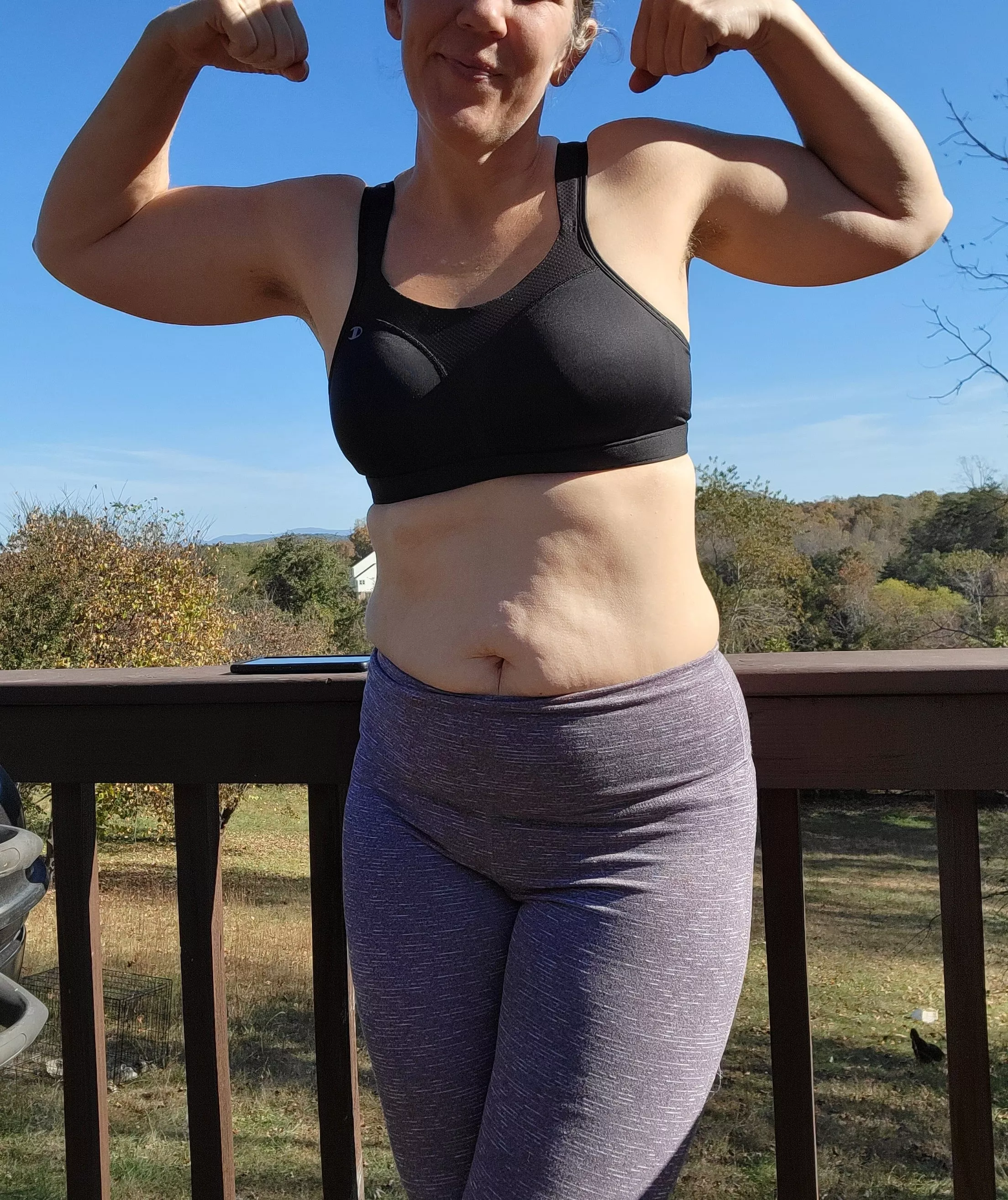 oh I just wanted to give you a gun show 💪 I hope you don't mind your mombods with some muscle!