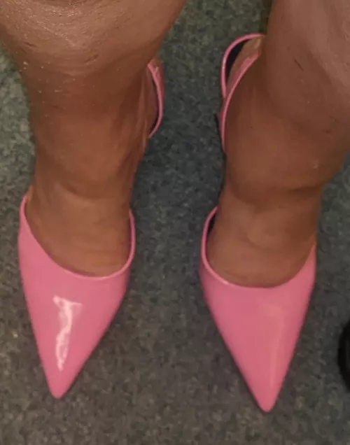 Pink pumps