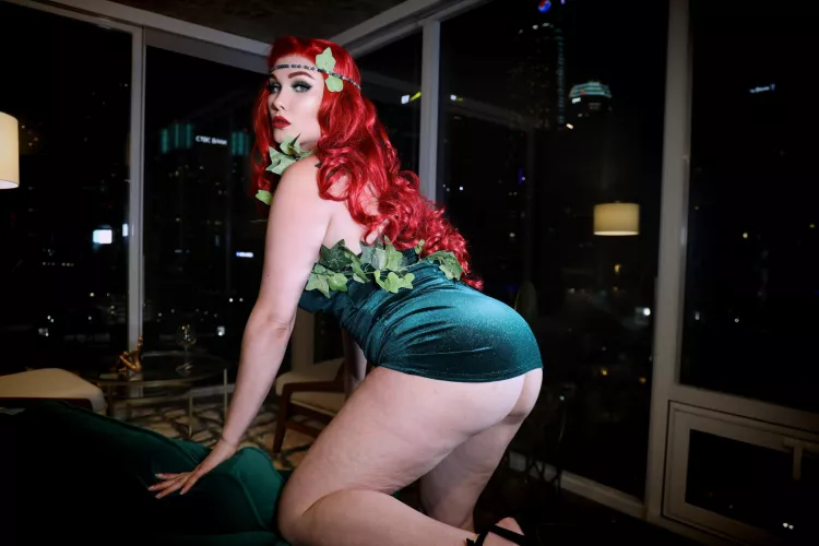 Poison Ivy is ready for her next victim! (; [self]