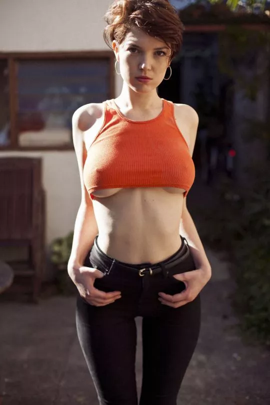 Pokies with underboob