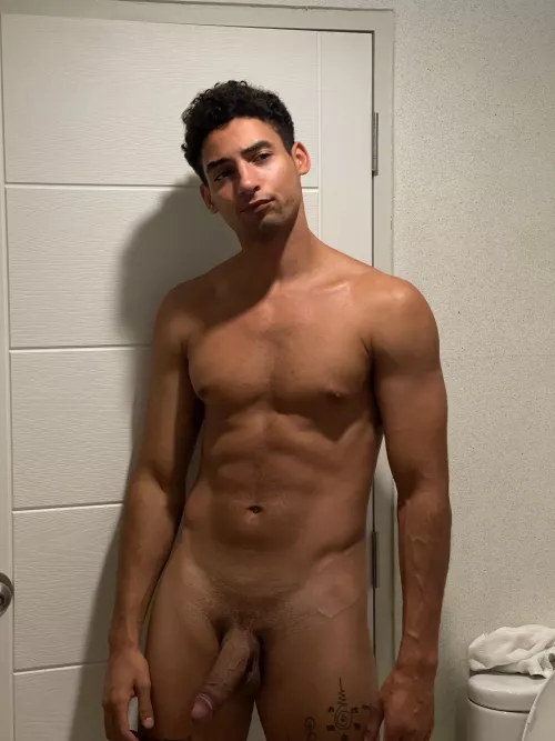 Post gym naughty vibes😼 join me in the showers?