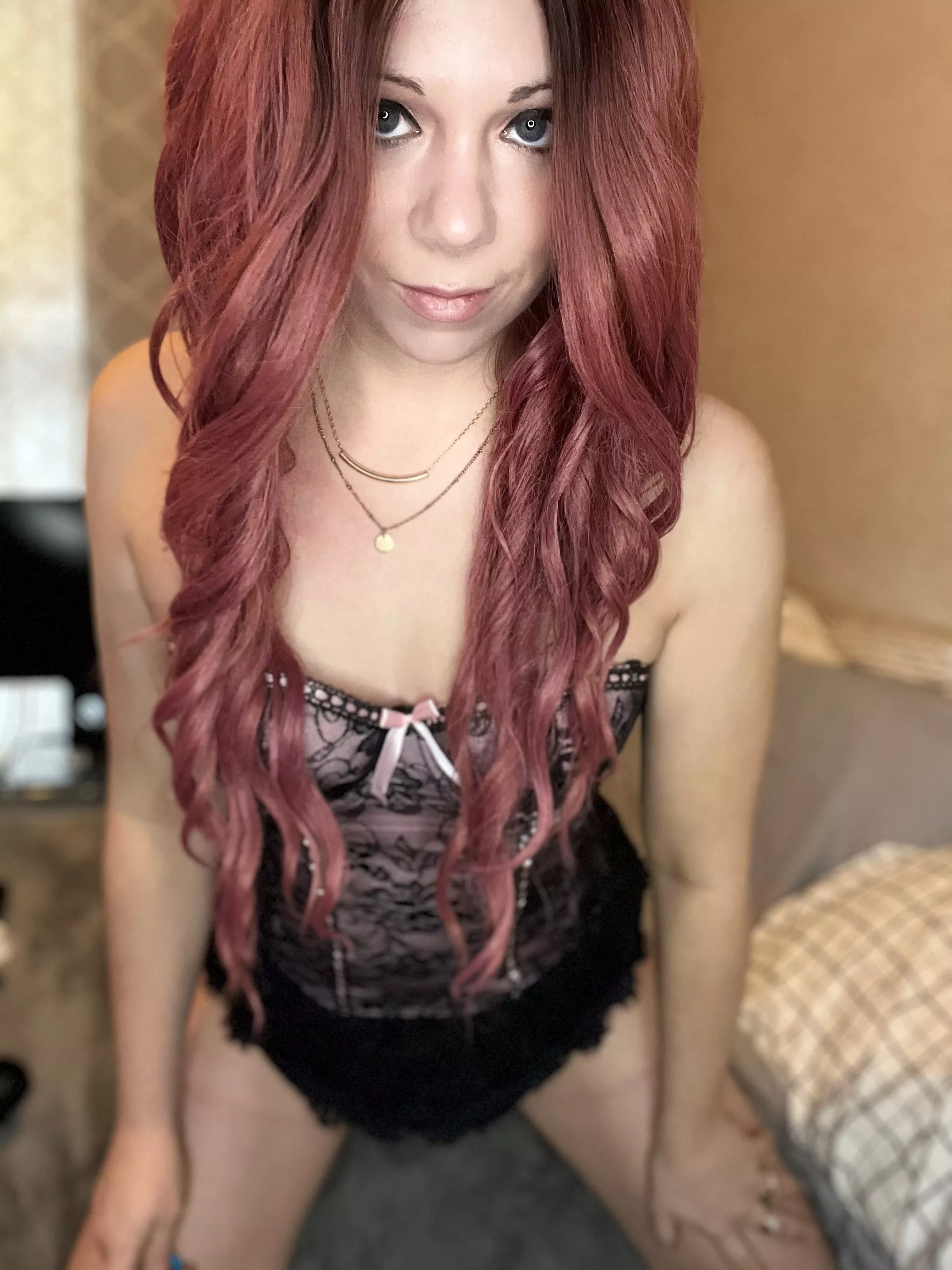 [Selling] HAPPY HOLIDAYS!!🎄🎄Just an innocent girl who's discovered a naughty side😏😉 I OFFER...CUSTOMS🎄LIVE SEXTING🖤PREMADES🎄GIRLFRIEND EXERIENCE🖤PANTIES& MORE! KIK: NovahKnight SNAPCHAT: novvahknight TEL: novahknight1005 🎄