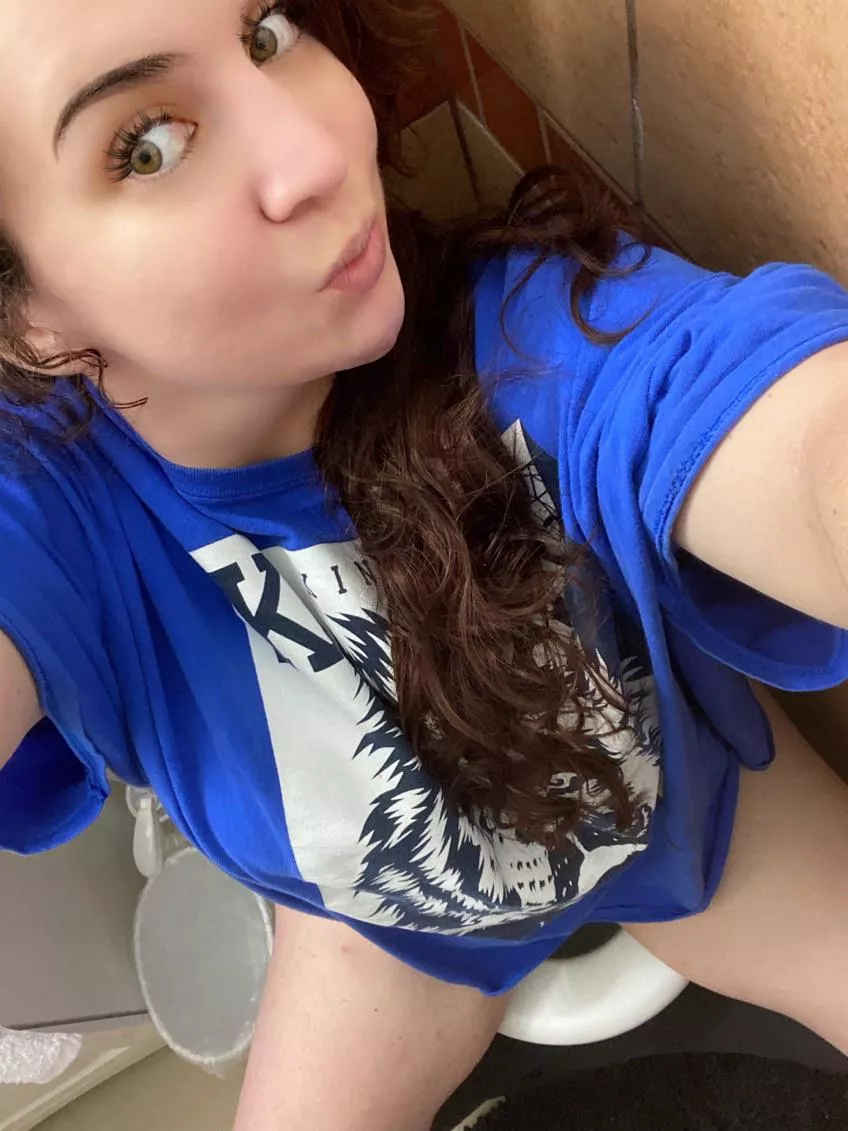 Sitting on the toilet after a long day 🥵 I bet you wanna see the mess I made todayyy🤭