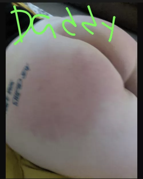 Such a great Dom. Gave me a good spanking. Waiting for Santa so spank me over his knee 😛