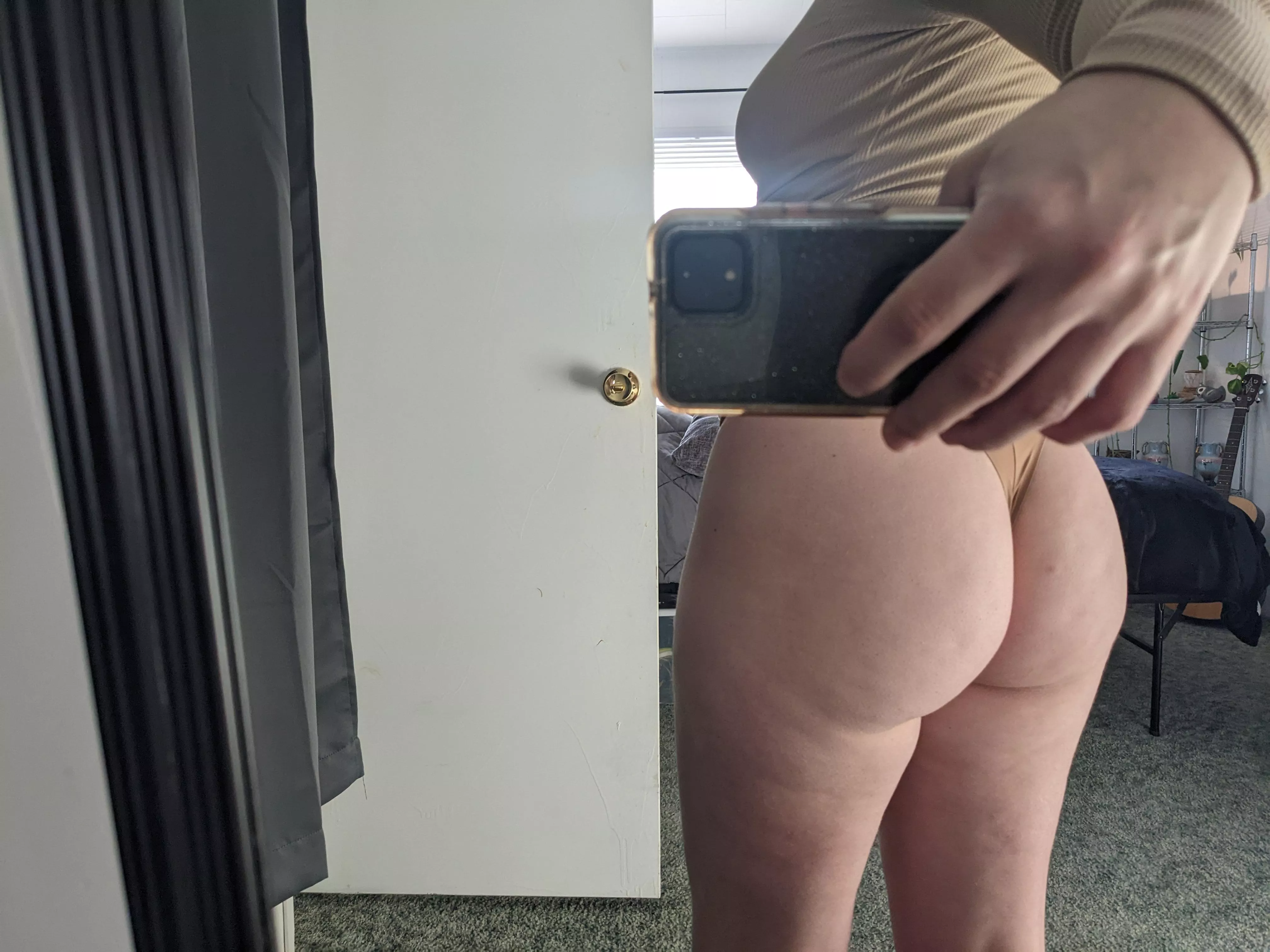Thong mirror pic