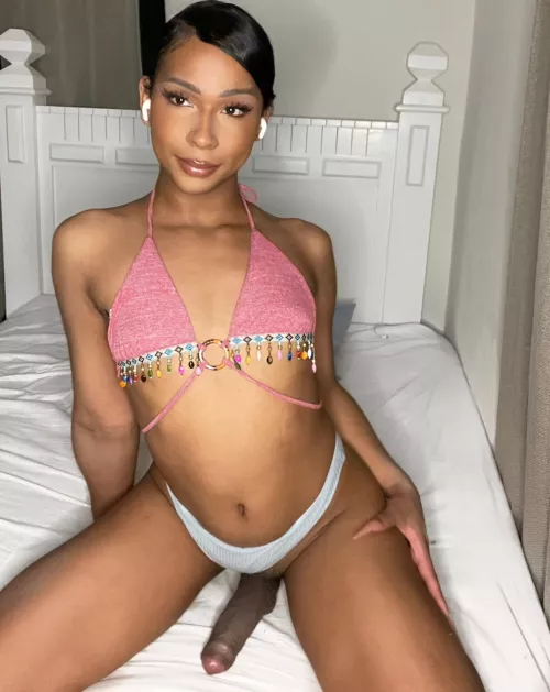 Would you date a girl with a little extra? ☺️