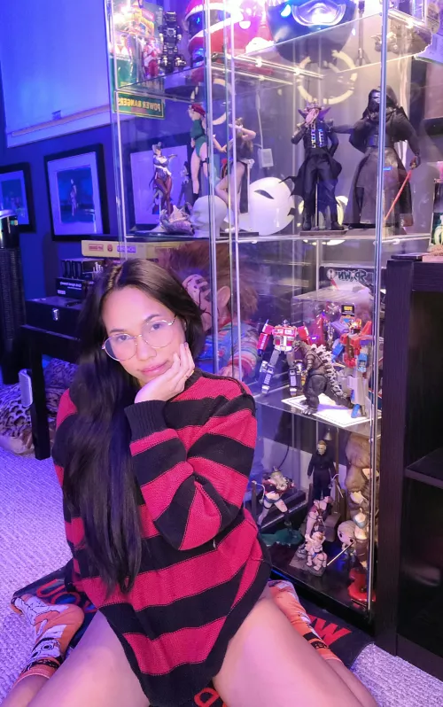 Would you date a nerdy girl?