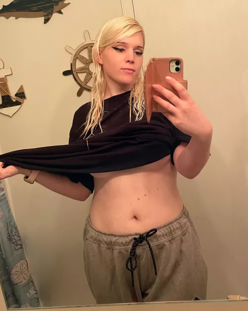 Would you like to wake up to a femboy like this? 💕