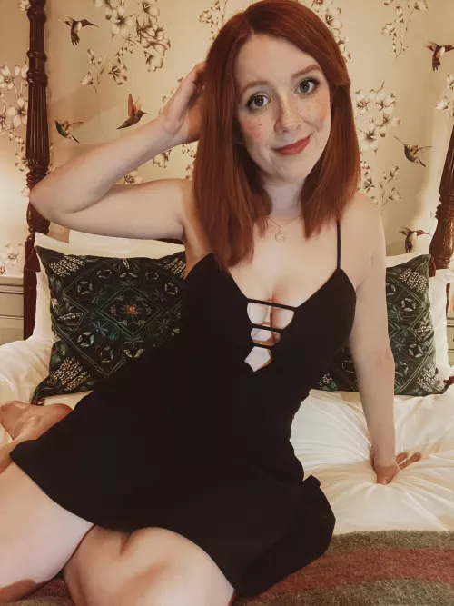 Would you take me out for a date in this dress? 💕