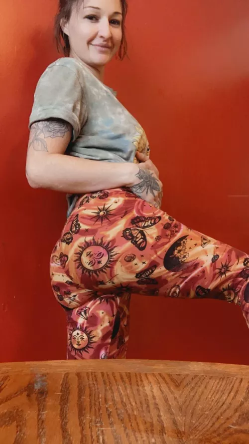 yoga booty , natural mama 😘