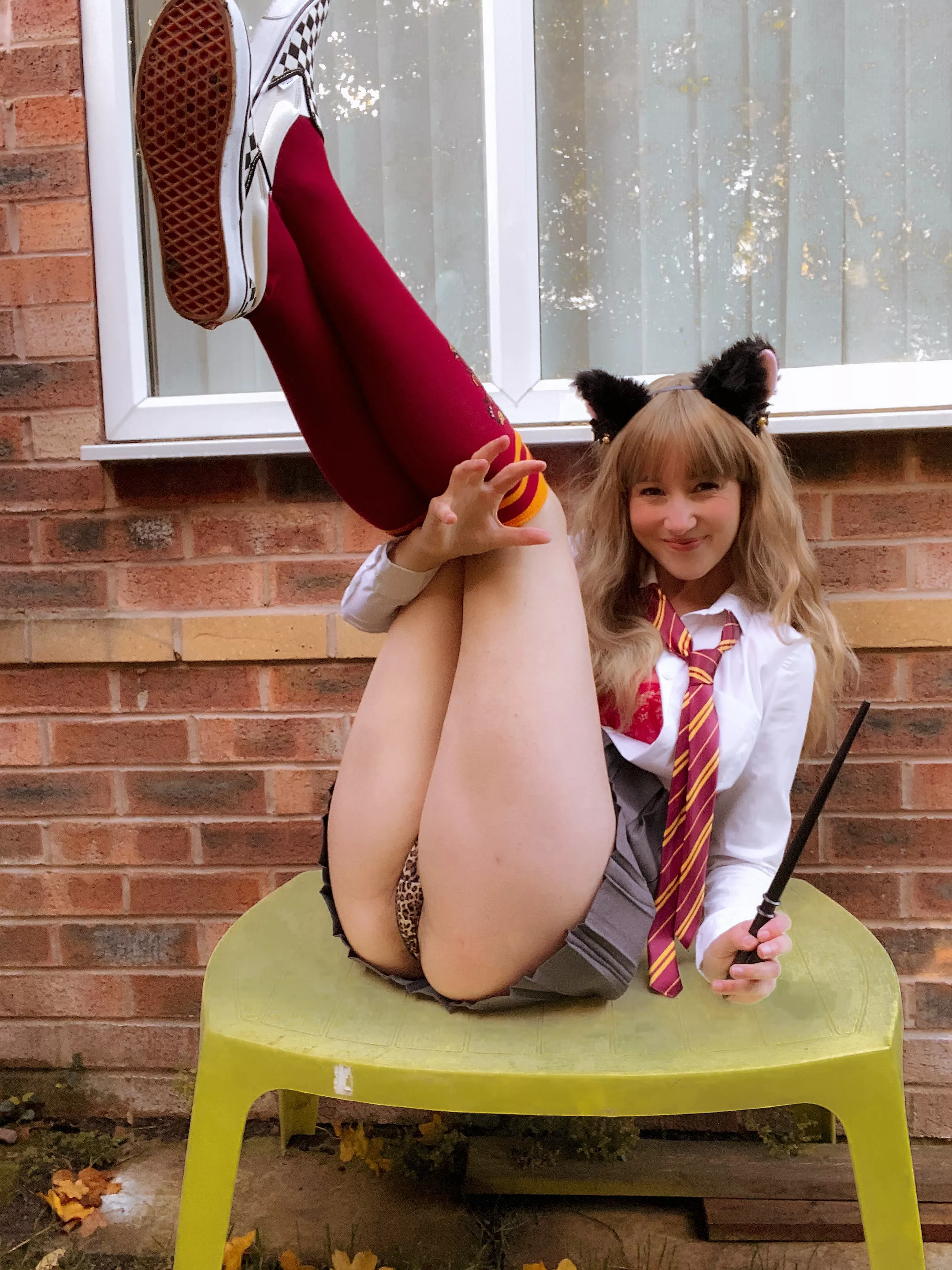 Your breakfast in bed is under my skirt🫣