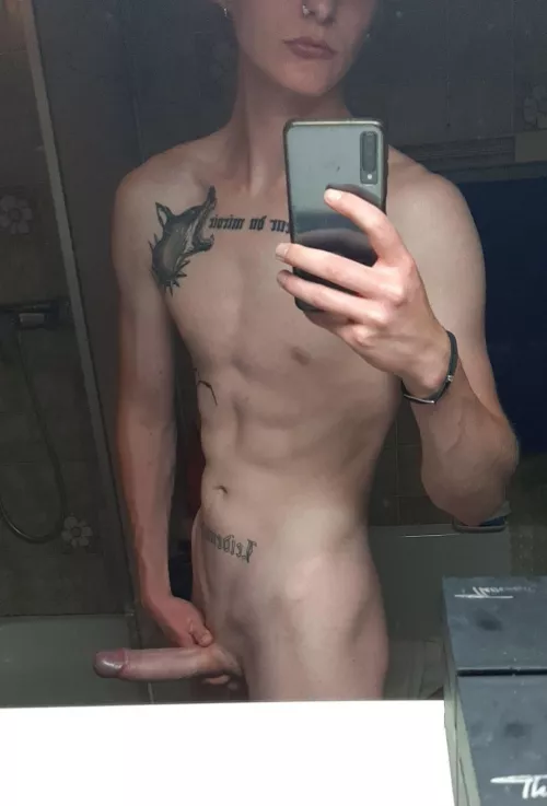 19, 6'4 searching for a sub twink/femboy
