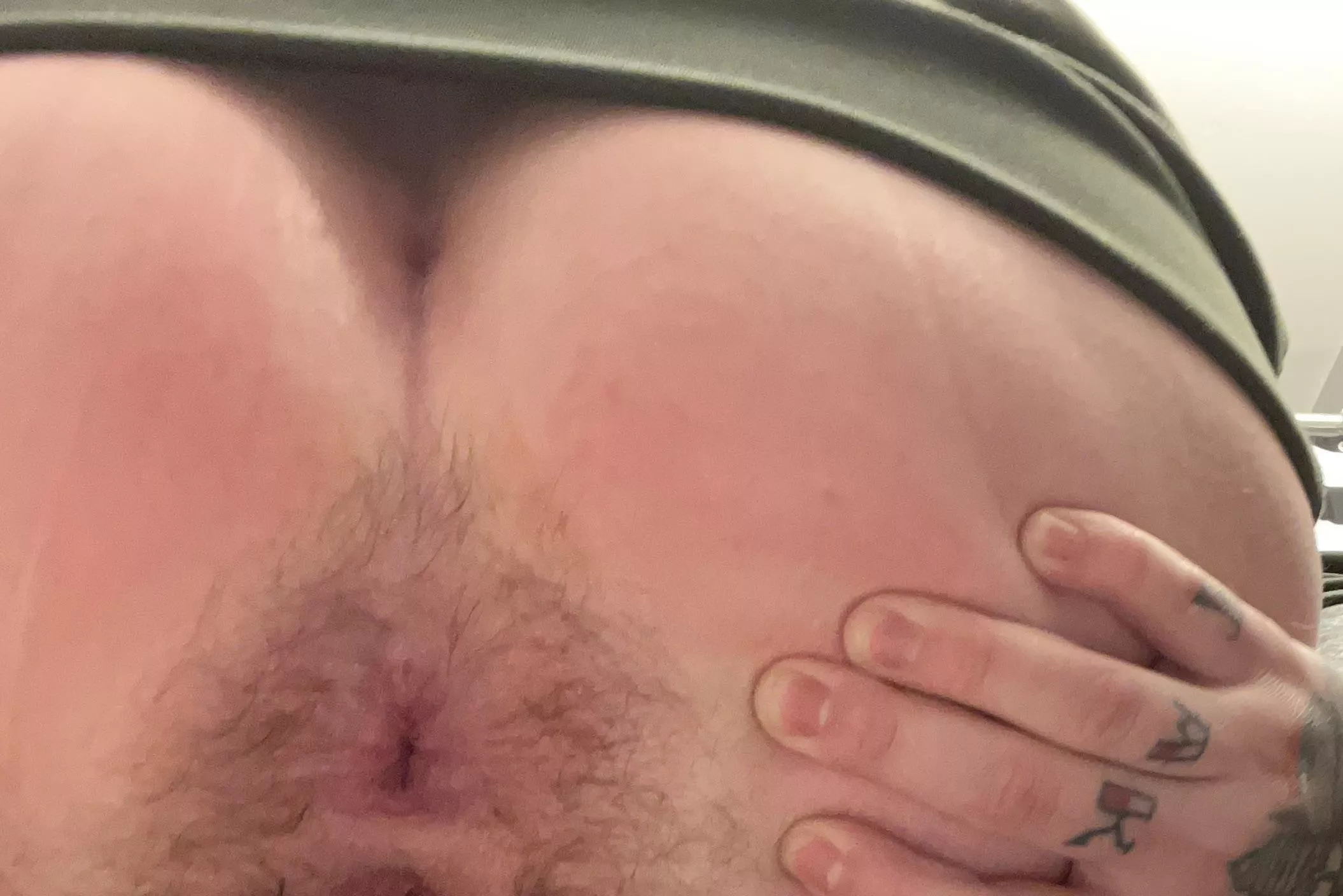 (25) tight as fuck,need a daddy to stretch me out. (dms open)