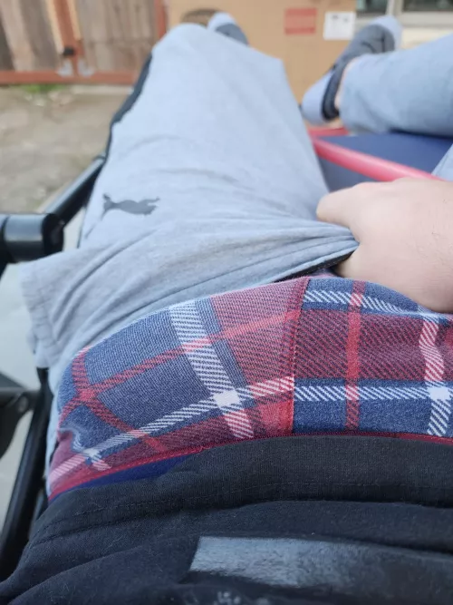 29 M Relaxing outside Cum join?