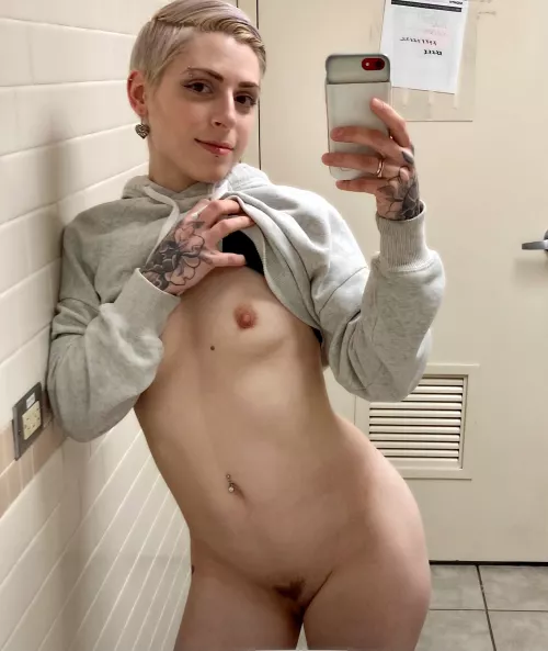 32f, I try to enjoy myself at work 😜 [oc]