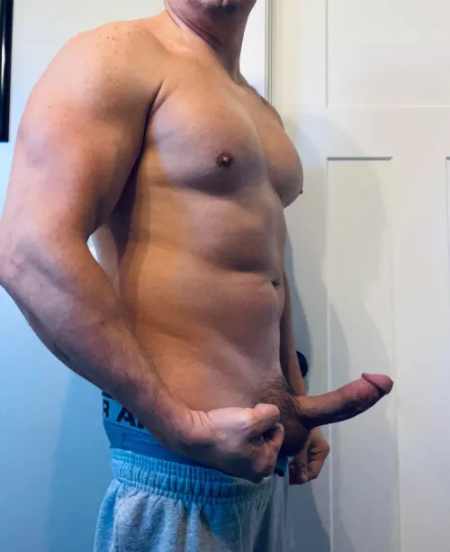 [41] No uniform needed on this lazy Sunday.