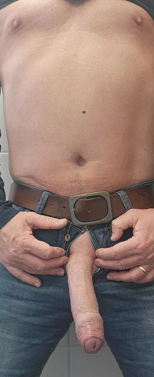 (57) Body and cock 😋