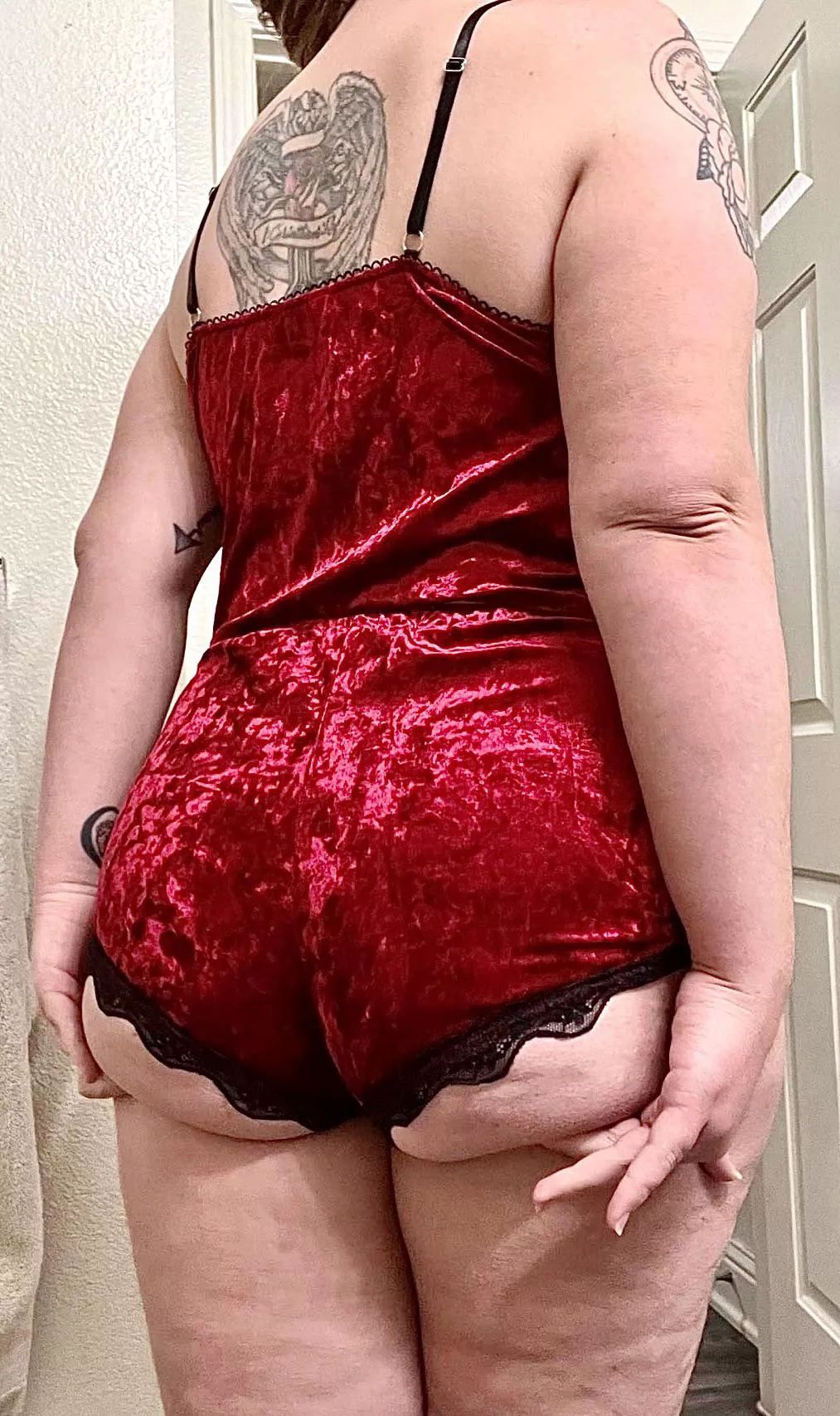 All I want for Christmas is an orgy. Who wants to make that happen. 😈