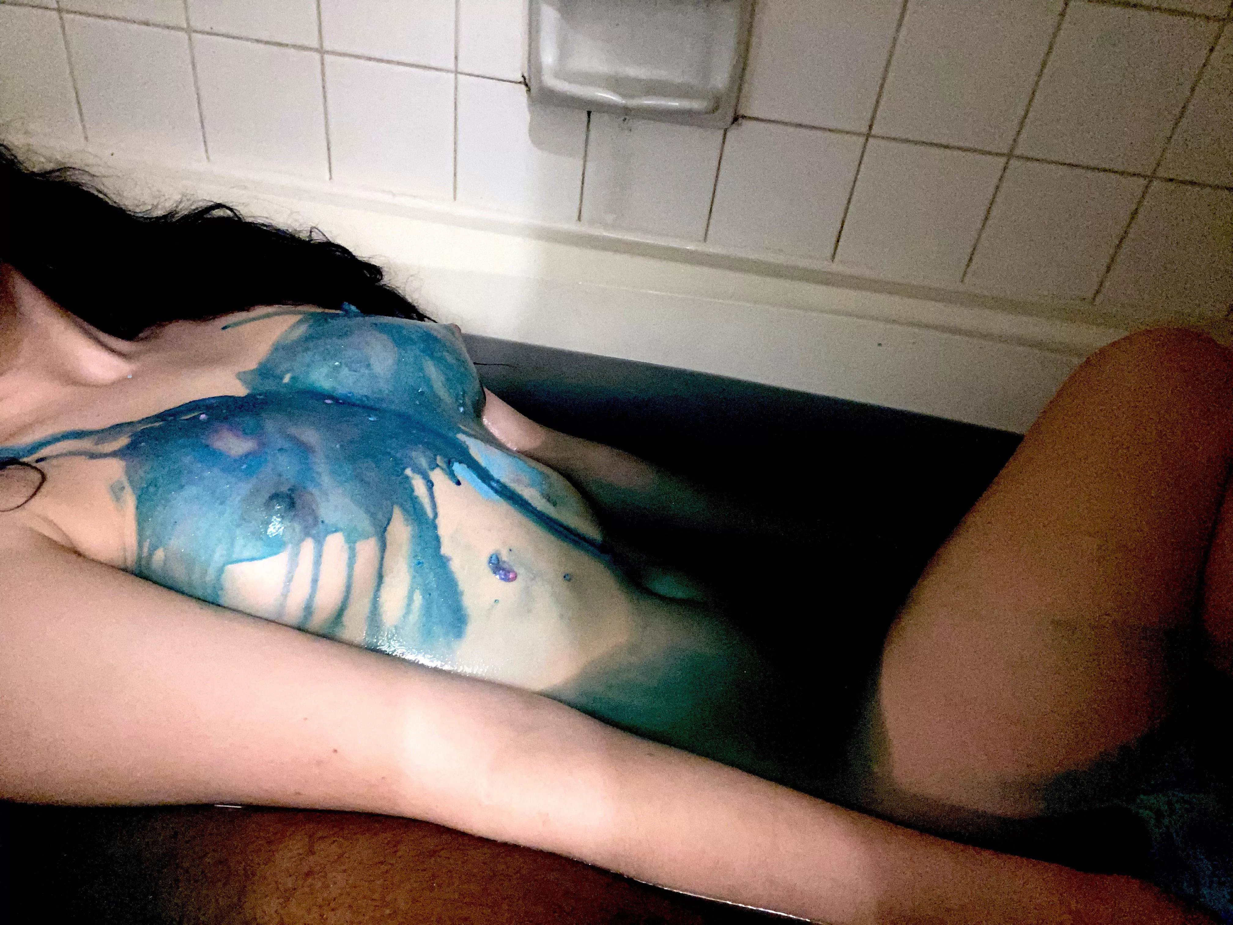 Aren’t blue bath bomb boobies the best?! 💙