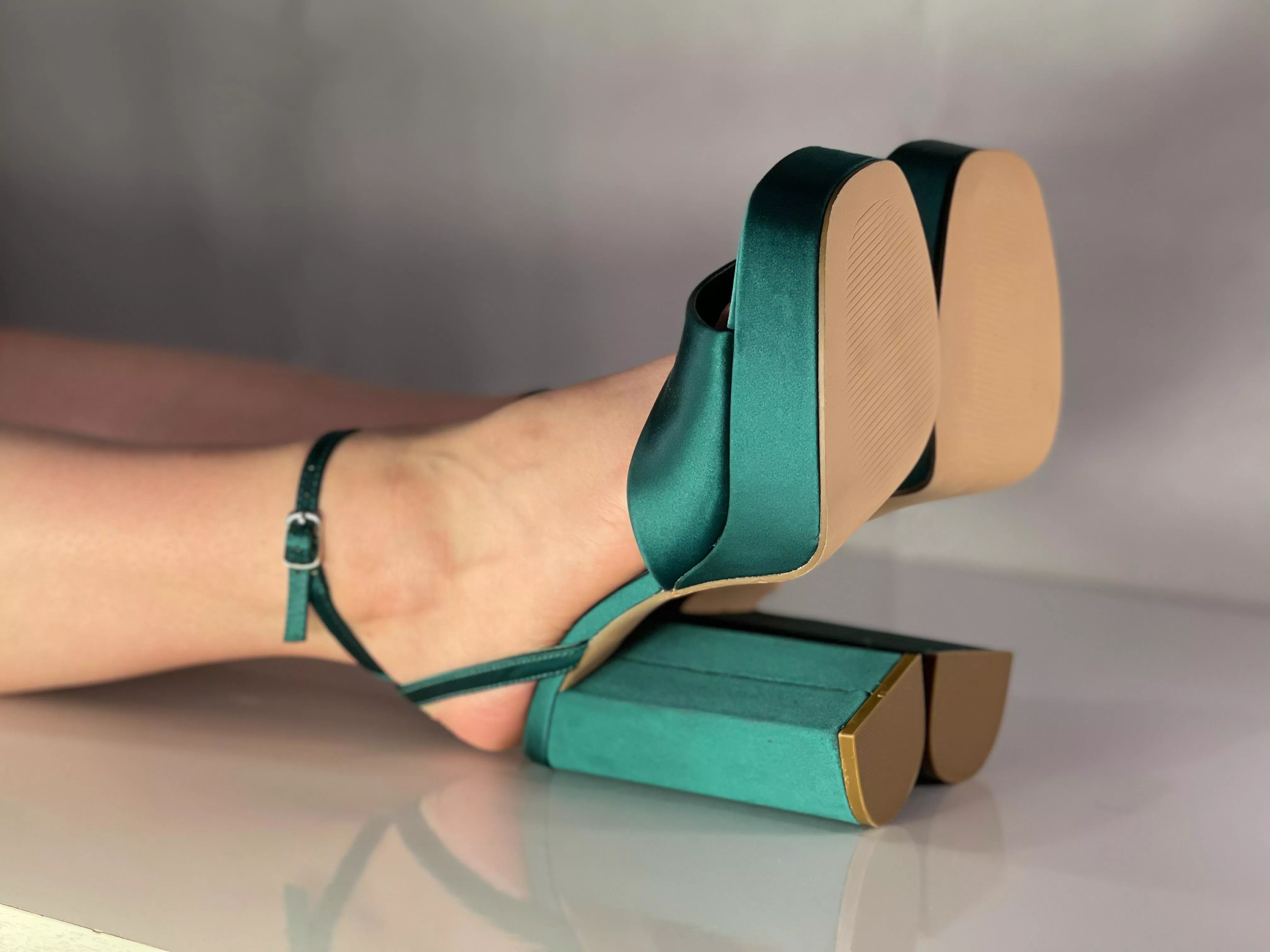 Back after a little break with some new heels 💚