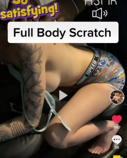 Bhad Bhabie's body scratch massage 🥰😍