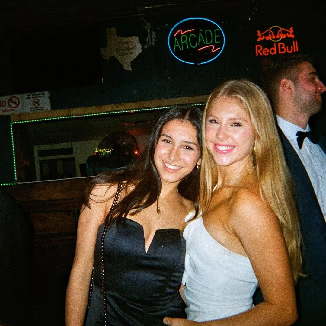 Blonde vs Brunette? (IRTR)