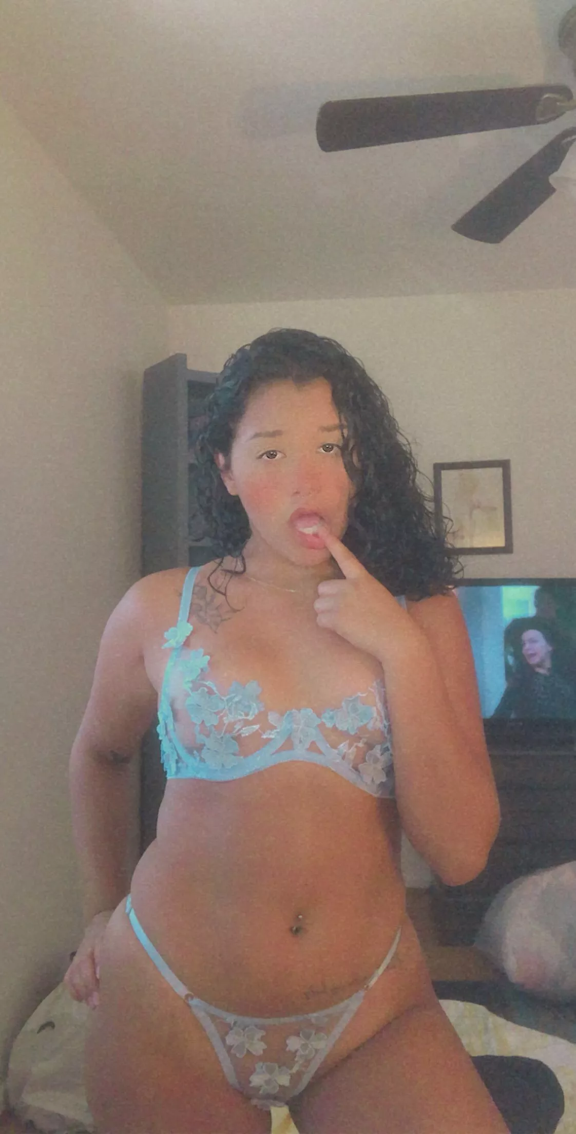 Can I please wear your hand as a necklace? I like being choked 😫