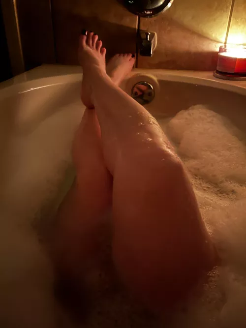 Candlelight, Bubbles, and lots of Leg